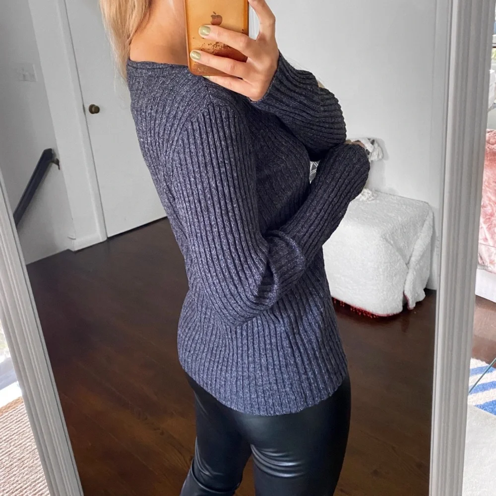 🌌 VERO MODA MIDNIGHT GREY RIBBED V-NECK SWEATER!
